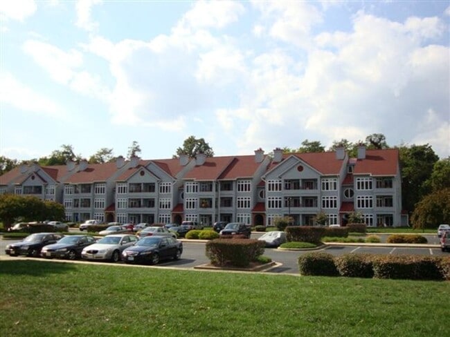 Building Photo - Coming soon! Ground level condo in Lake Heron