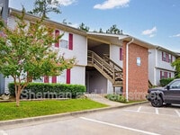 Building Photo - 510 Commons Dr