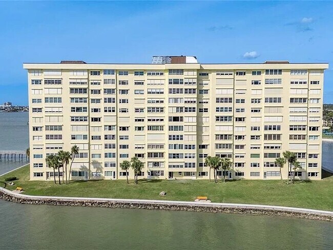 Building Photo - 10th FLR 2B/2BA Waterfront with Panoramic Intercoastal Views in 55+ Community