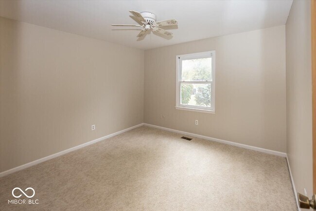 Building Photo - 130 Carmel View Dr