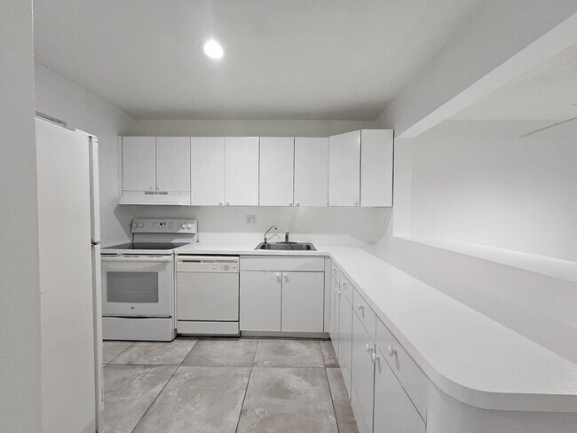 Building Photo - 8000 S Colony Cir