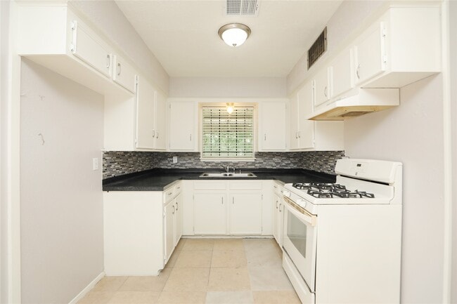 Building Photo - 134 Memory Ln
