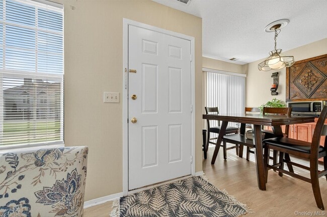 Building Photo - 2117 Whispering Hills Dr