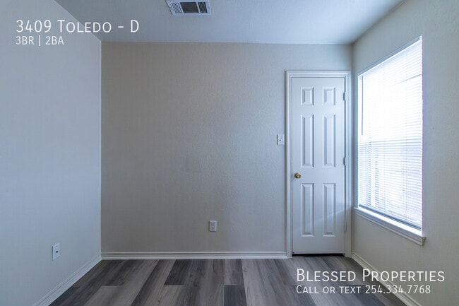 Building Photo - 3409 Toledo-D