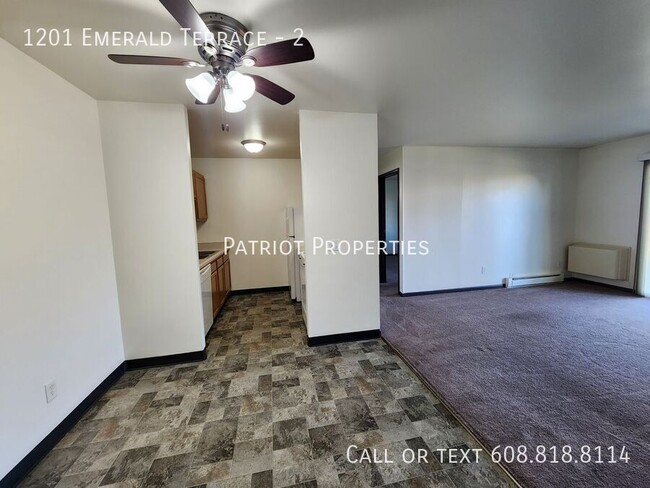 Building Photo - 1 bedroom/ 1 bath apartment in Sun Prairie...