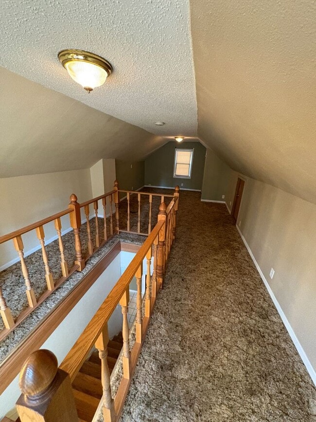 Building Photo - FOR RENT Spacious 4 Bed / 1 Bath Home on C...
