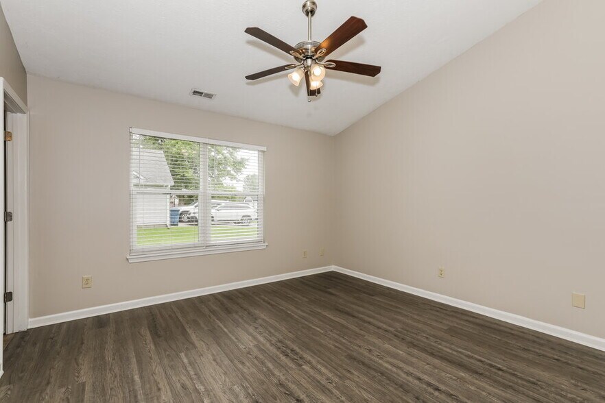 Building Photo - 5631 Nodlehs Ct