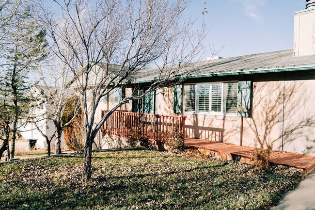 Building Photo - SMALL DOG FRIENDLY!!!  Meadow Street House