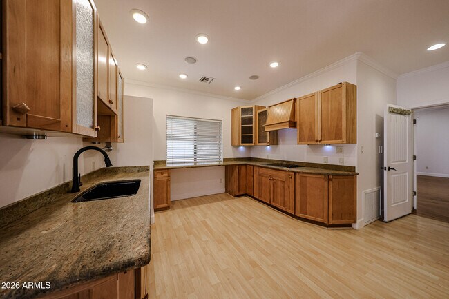 Building Photo - 6228 E Pershing Ave