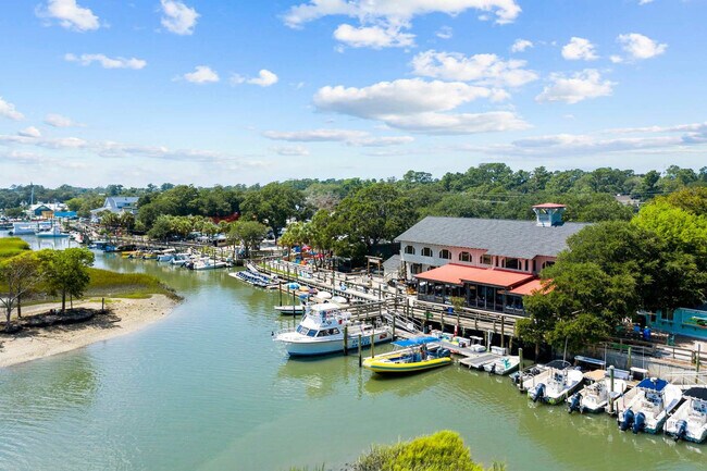 Building Photo - 587A Sunnyside Ave