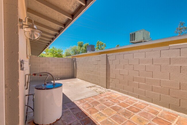 Building Photo - $0 First Month Rent! Remodeled 2 Bed Casita w/ Private Patio, W/D & Pool