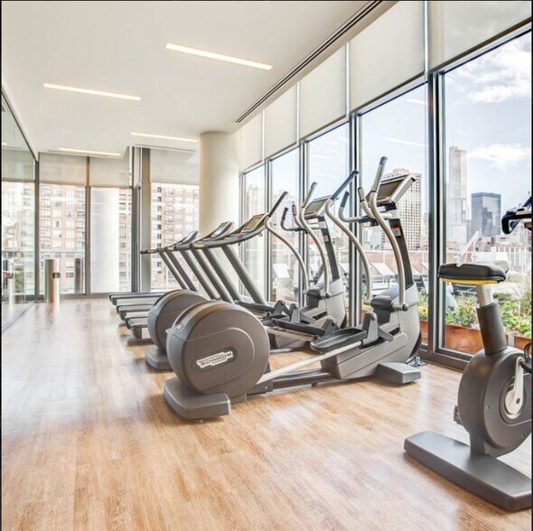 Building Photo - 342 W Chestnut St