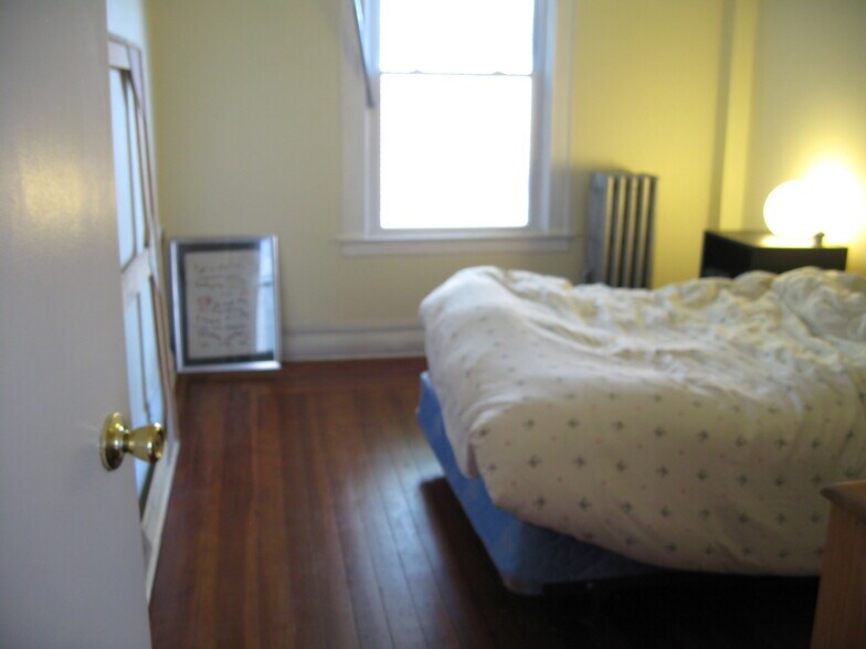Building Photo - 90 Messer St