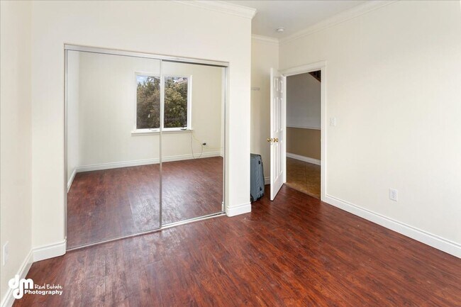 Building Photo - Spacious 5BD/3BA Home!
