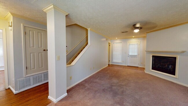 Building Photo - 3 Bed, 2 and a half bath in Prattville at a great price!