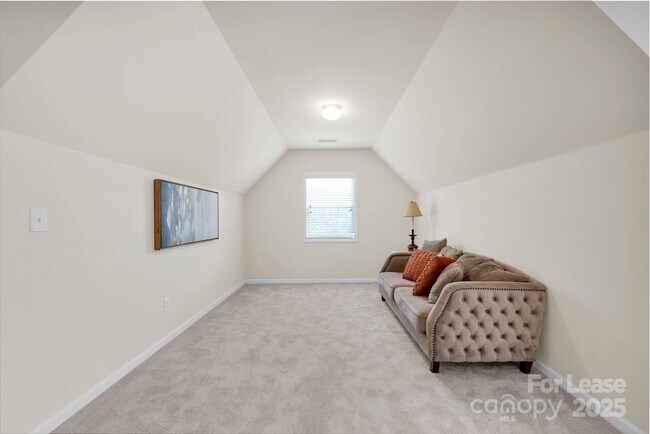 Building Photo - 105 Runningdeer Dr