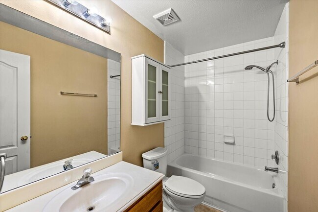 Building Photo - 158 Bristol Bend Ln