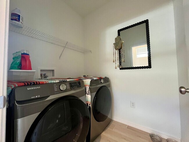 Building Photo - Beautiful 3/2 in Lakeland!