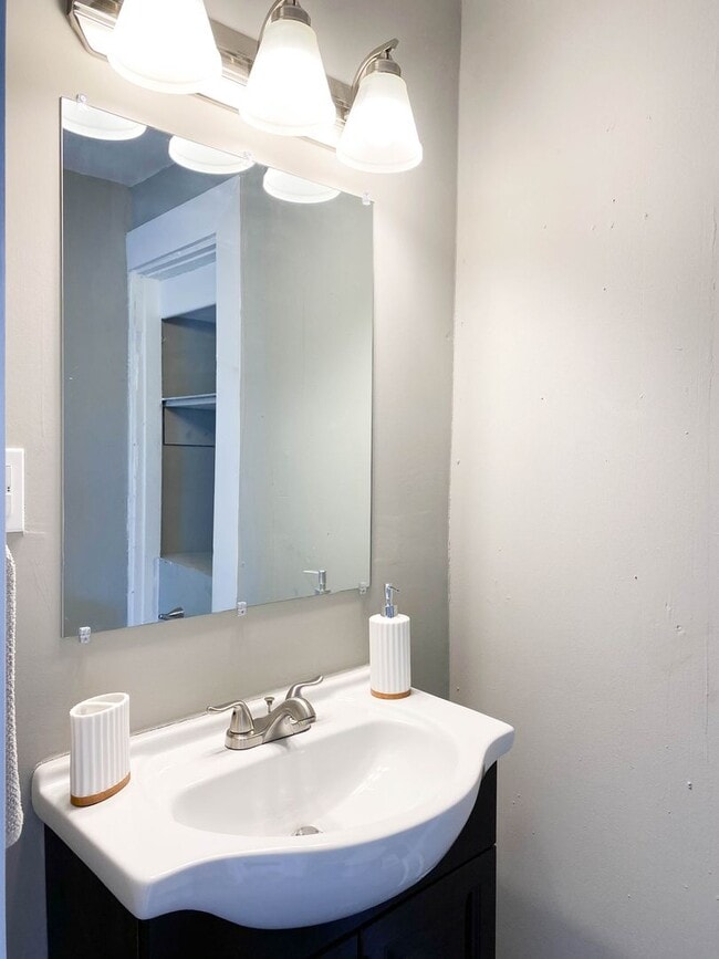 Building Photo - Beautiful 3 Bedroom Home!