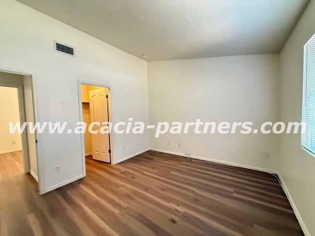 Building Photo - Four Bedroom in Rita Ranch