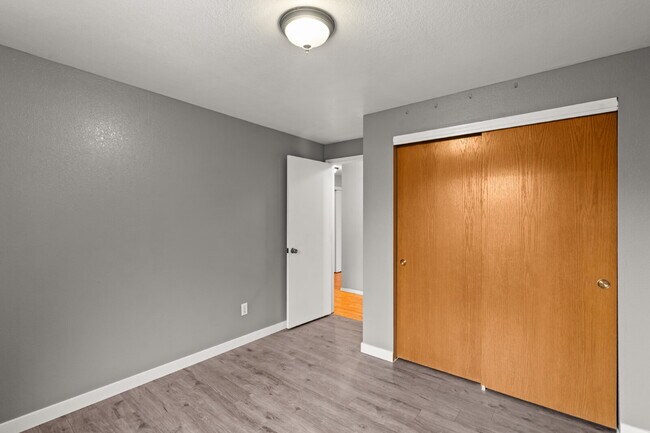 Building Photo - 2360 Temple Dr