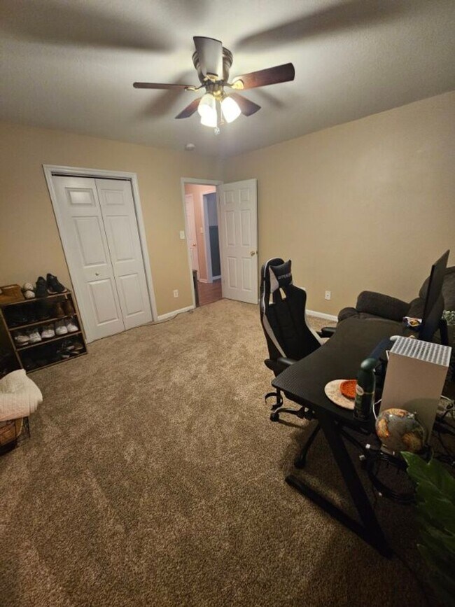 Building Photo - Beautiful 3 Bedroom Home In Jacksonville!