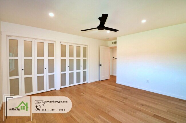 Building Photo - 1225 Manzanita Hills Ave