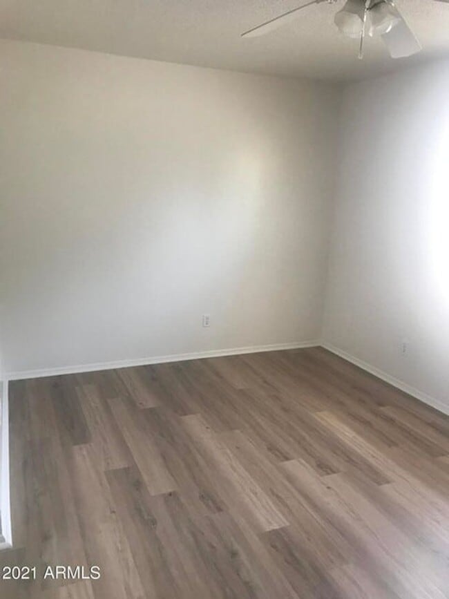 Building Photo - 4 Bed 2 Bath