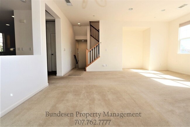 Building Photo - 18 Rowe Ranch Dr