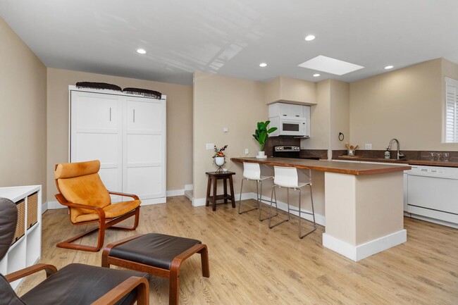 Building Photo - Charming Coastal Studio in Carlsbad - Furn...
