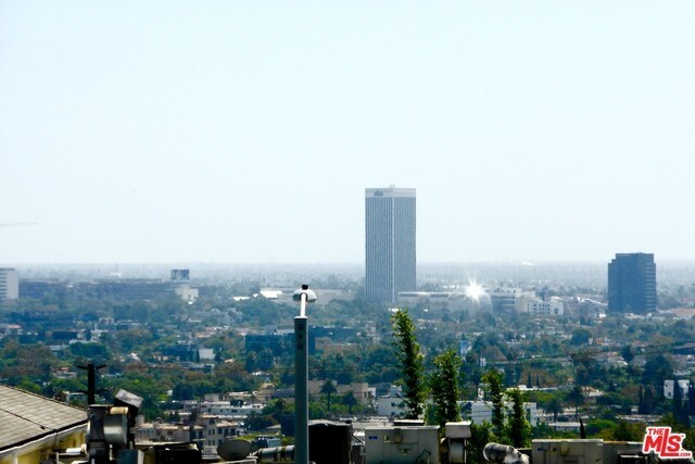 Building Photo - 1211 Sunset Plaza Dr