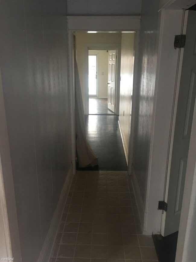 Primary Photo - 3 br, 1 bath Duplex - 44 Division St