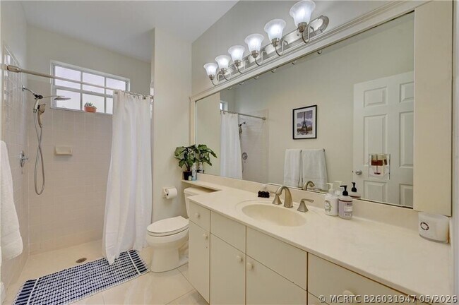 Building Photo - 8171 Hampton Wood Dr