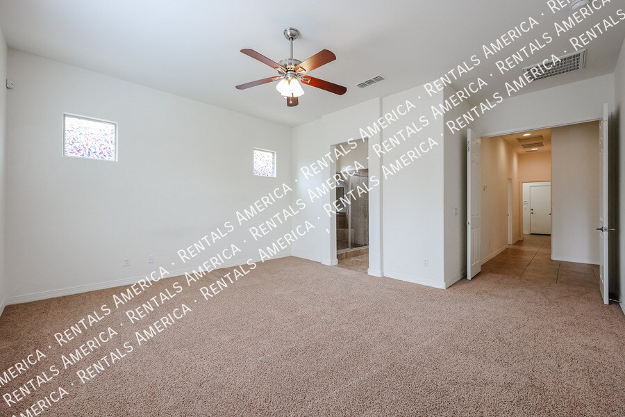 Building Photo - 1133 E Buckingham Ave