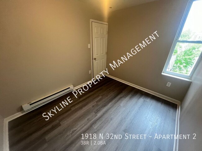 Building Photo - Newly Renovated 3 Bedroom Apartment For Re...