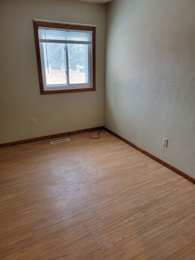 Building Photo - 419 Mallory