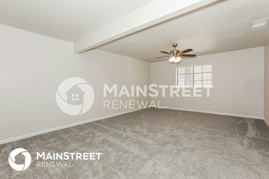 Building Photo - 921 S Val Vista Dr