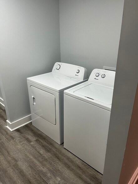 Building Photo - 220 Summey St