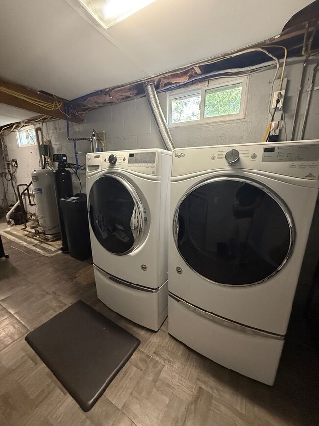 Building Photo - 3 Bedroom House with Many Amenities in Roc...