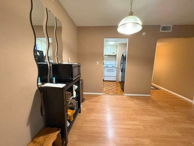 Building Photo - 3854 S Parkway Dr