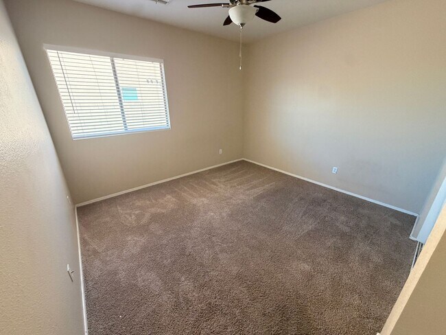 Building Photo - Spacious 3 Bedroom Single Story Peoria With A 3 Car Garage