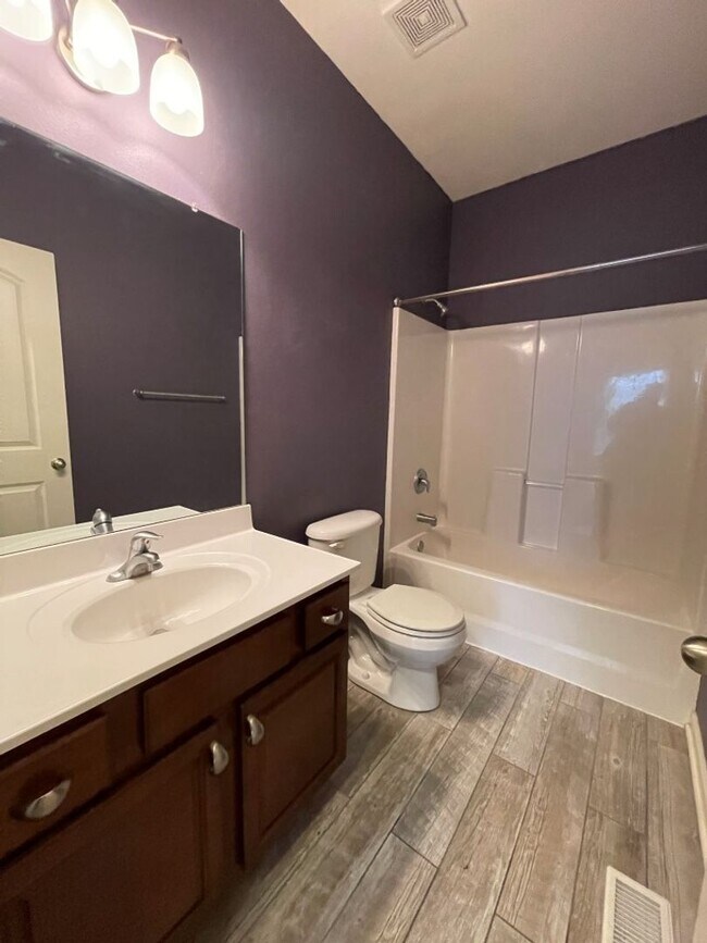 Building Photo - Ranch for rent in Omaha!