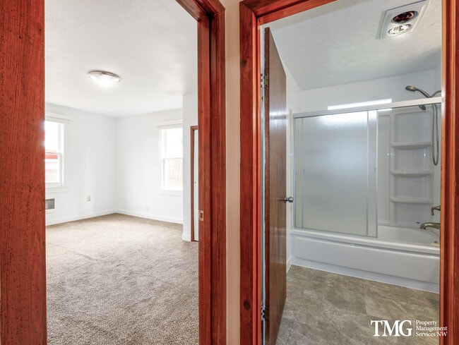 Building Photo - 1413 NE 136th St