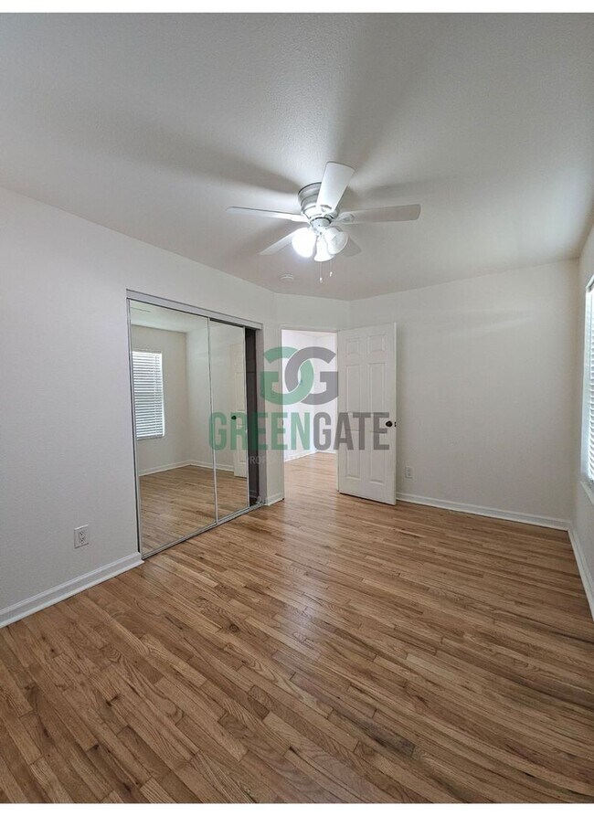 Building Photo - AVAILABLE NOW!! 3 Bedroom 2 Bath Home in Tracy!