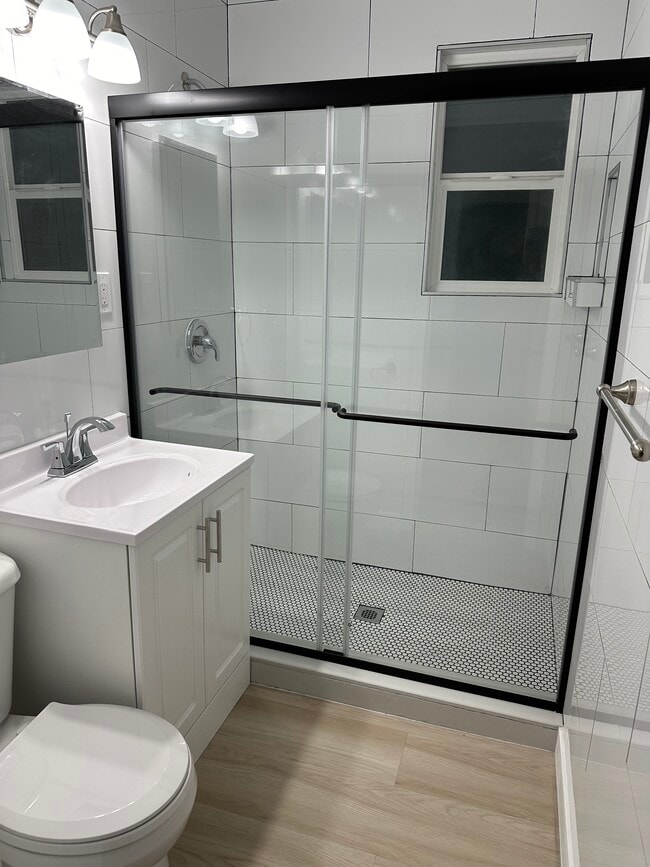 Bathroom - 735 N Madison Ave