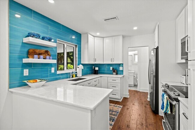 Building Photo - 2587 Ringling Blvd