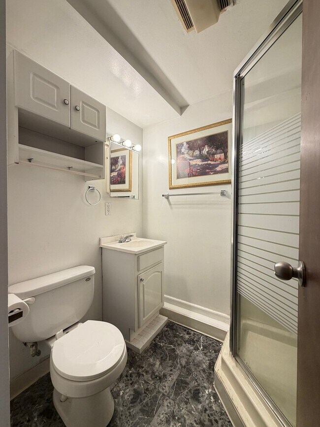 Building Photo - 450 E Mulberry Ct
