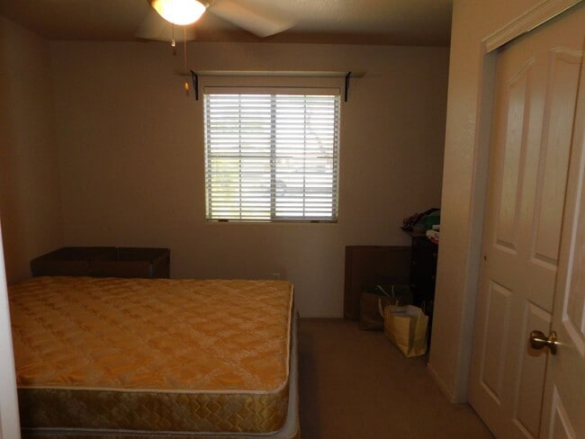 Building Photo - 3 BED 2 BATH IN ESTRELLA!