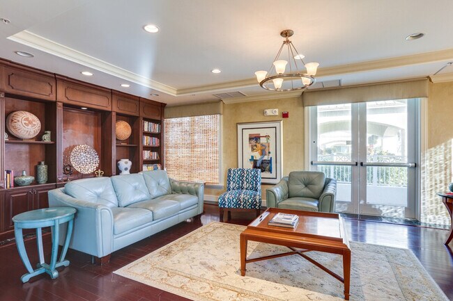 Building Photo - 802 W Windward Way
