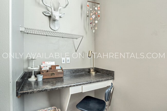 Building Photo - 837 E 620 N St